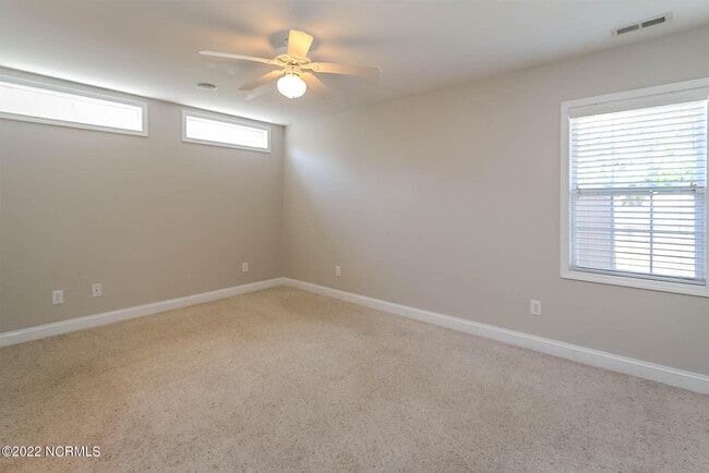 Building Photo - 102 S Park Ln