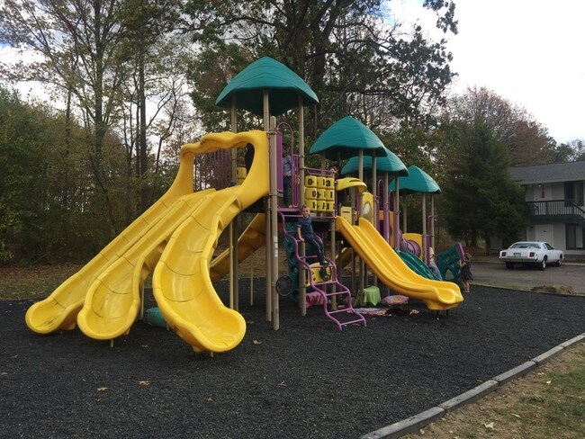 Building Photo - 1300 Brimfield Dr