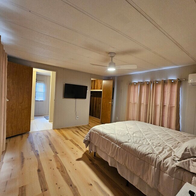 Building Photo - 801 N Hale Ave