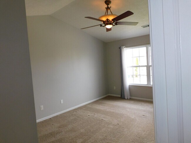 Building Photo - Spacious 4 Bedroom, 2.5 Bath Home