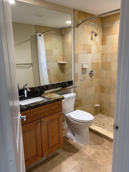 Building Photo - 928 NW Spruce Ridge Dr