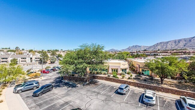 Building Photo - Move-in ready professional office space fo...