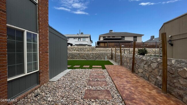 Building Photo - 10721 Pleasant Hills Dr