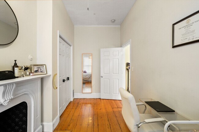 Building Photo - 296 Marlborough St