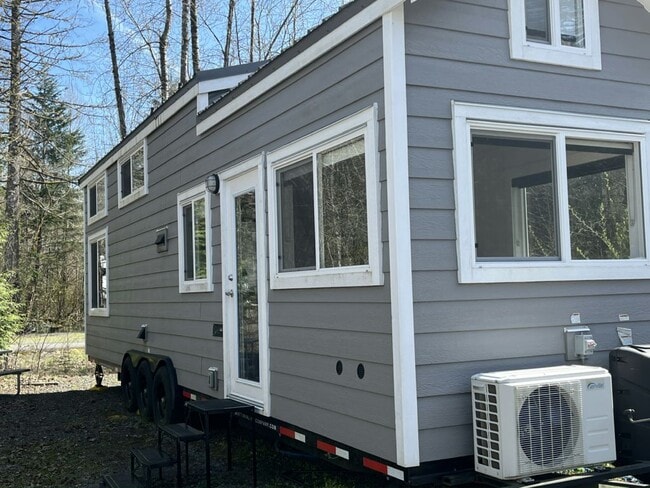 Building Photo - 65000 US-26