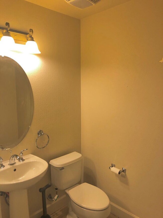 Building Photo - 4 br, 2.5 bath House - 205 Vista Del Rio Ct.