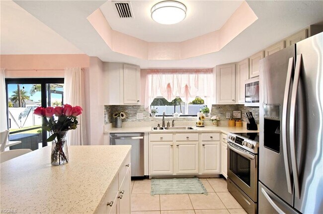 Building Photo - 4531 SW 14th Pl