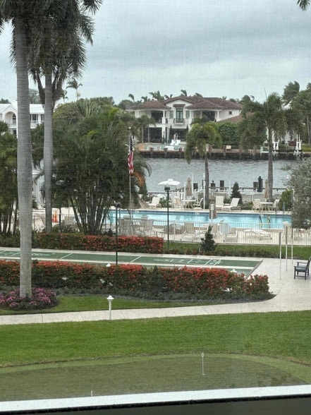 Building Photo - 3224 S Ocean Blvd