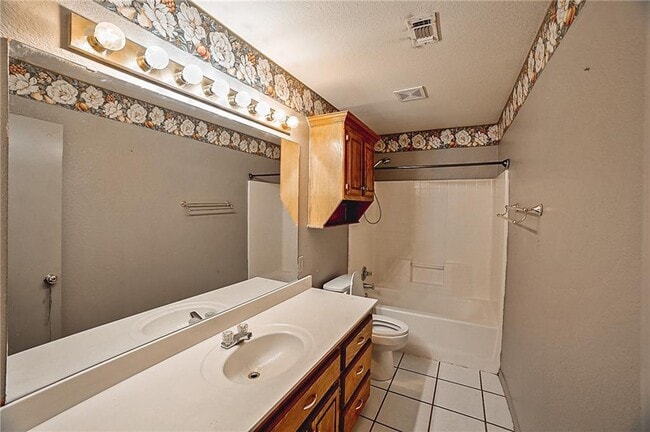 Building Photo - 604 NE 21st St