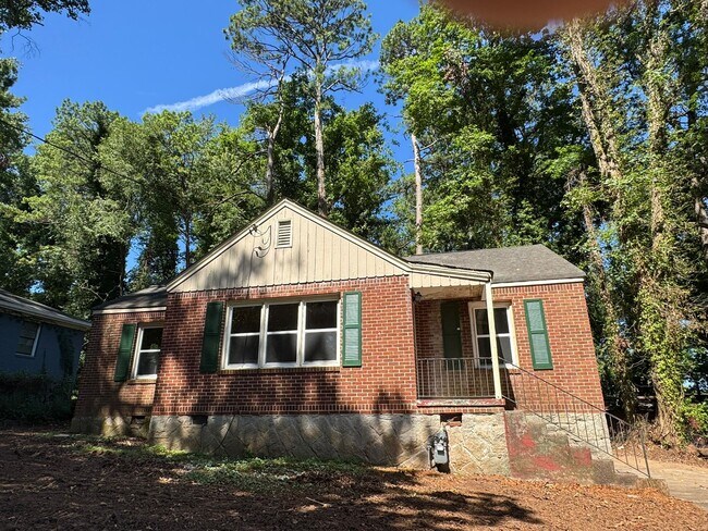 Building Photo - 1833 Ridgeland Dr