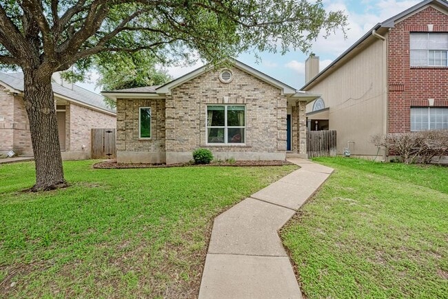 Building Photo - 922 Thackeray Ln