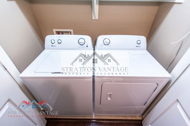 Building Photo - 544 N Alma School Rd