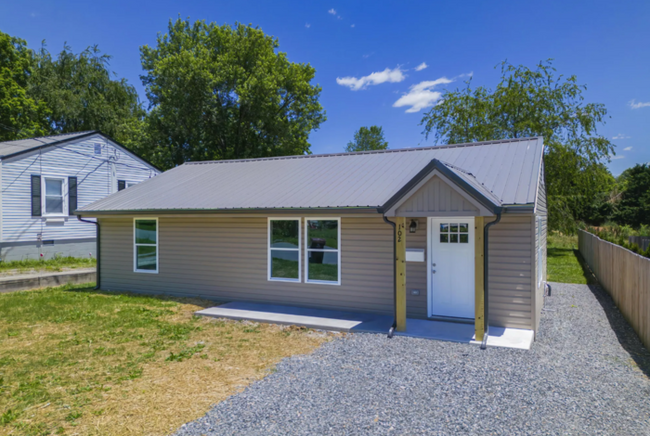 Building Photo - Totally renovated house now for lease