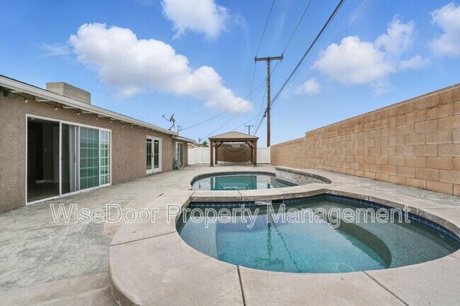 Building Photo - 387 E Nubia St