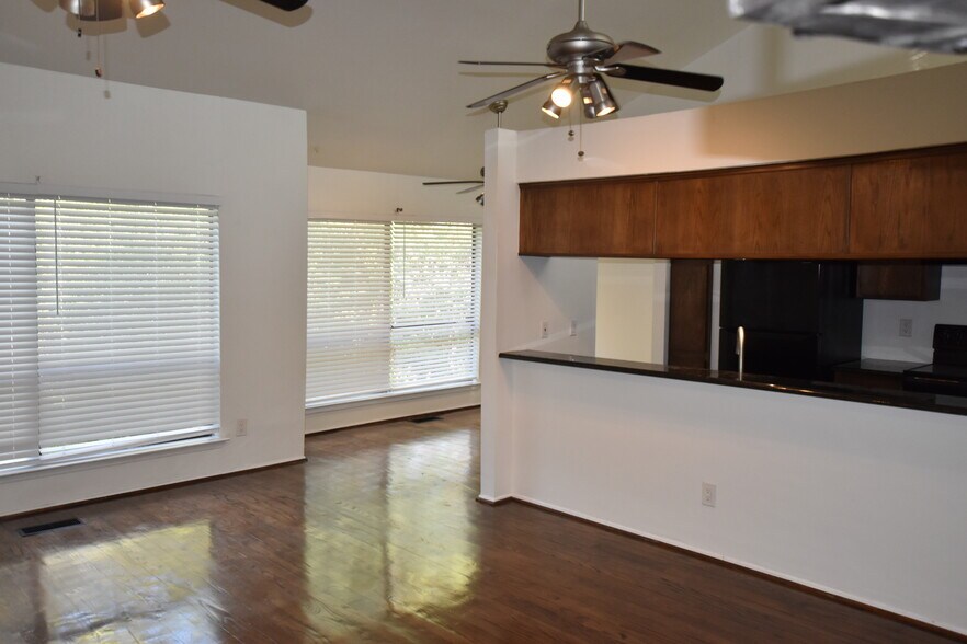 Building Photo - 6718 Eastridge Dr
