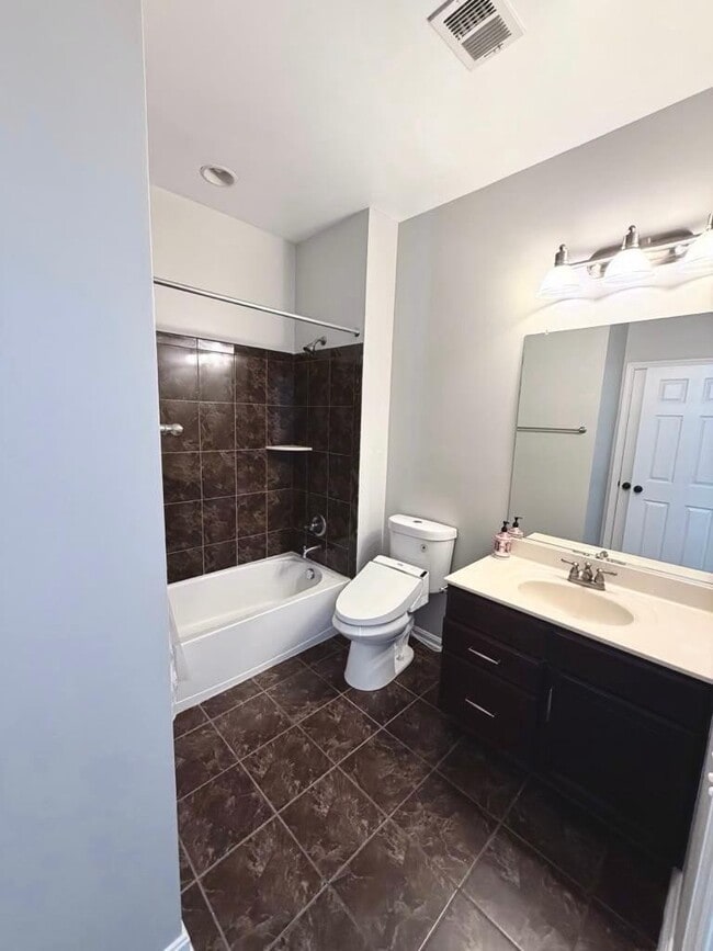Building Photo - 43219 Amberleigh Farm Dr
