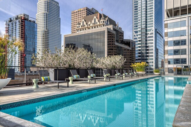 Building Photo - 612 Flower St