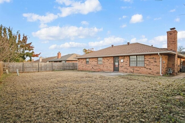 Building Photo - 1125 N Patterson Dr