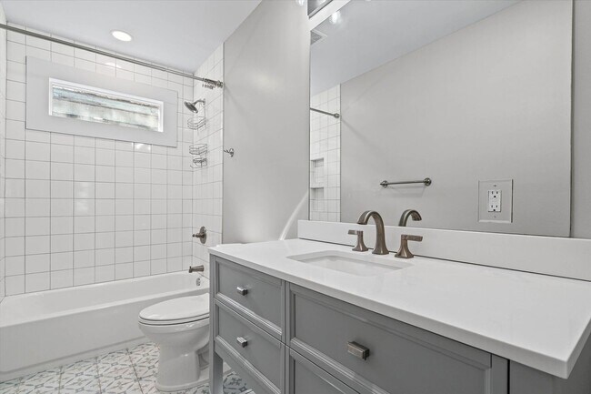Building Photo - Oakleigh Garden District