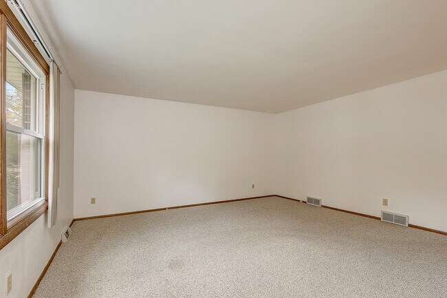 Living Room 6827 - 6825 S Juniper Dr