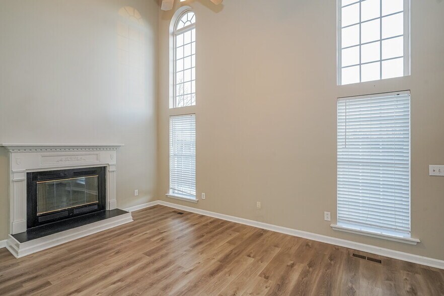 Building Photo - 5555 Craftwood Dr