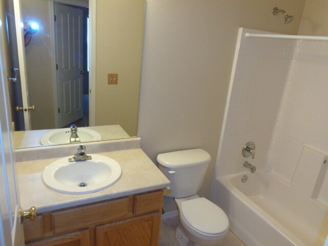 Building Photo - 5551 Geneva Way