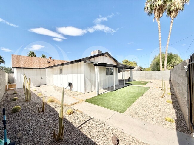 Building Photo - 1725 W Mitchell Dr