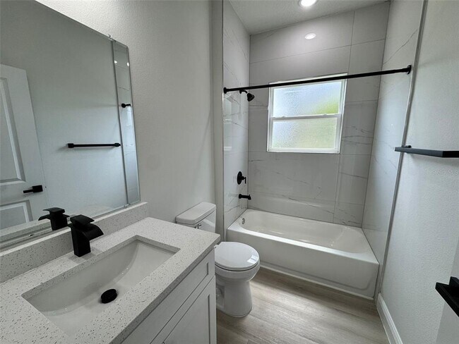 Building Photo - 656 Marion Oaks Manor