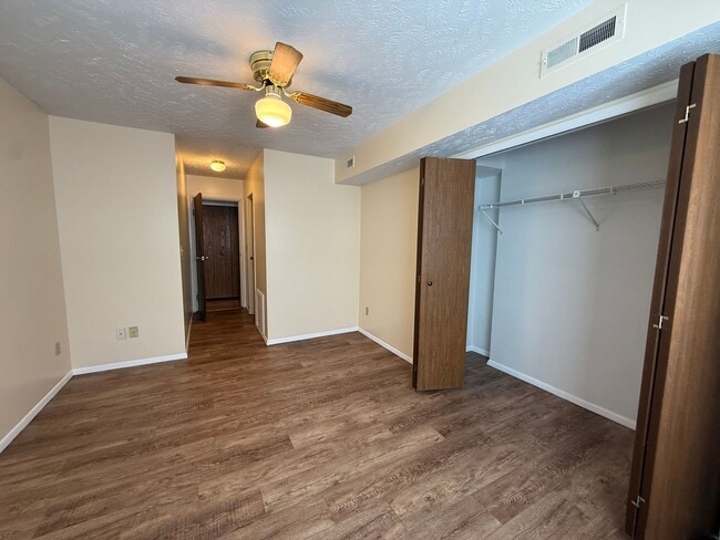 Building Photo - 2 Bedroom, 2 Bath Broadview Heights