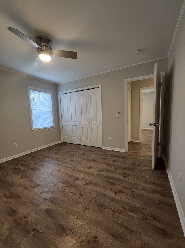 Master Bedroom - 108 Oak Park Dr