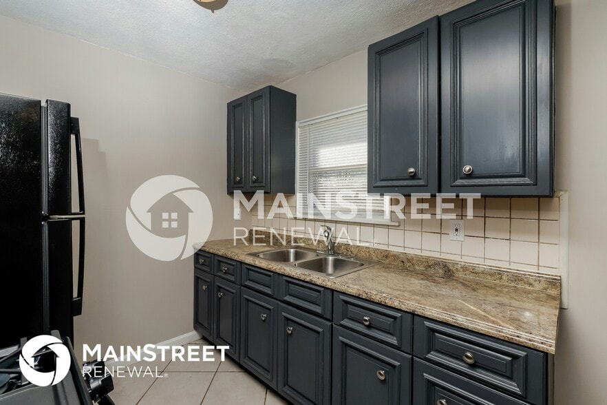 Building Photo - 4915 Seville Dr
