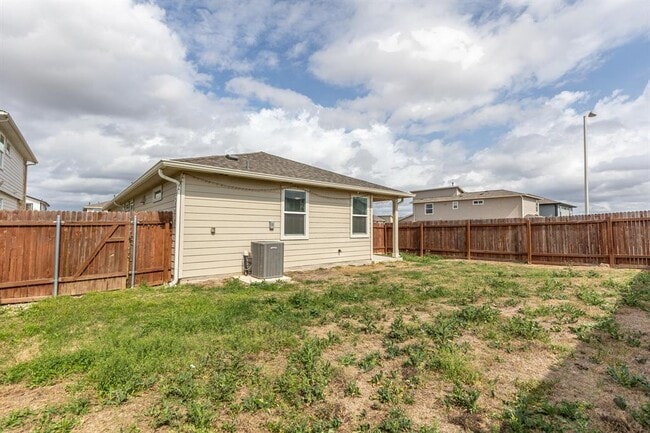 Building Photo - 305 Fairfax Ave