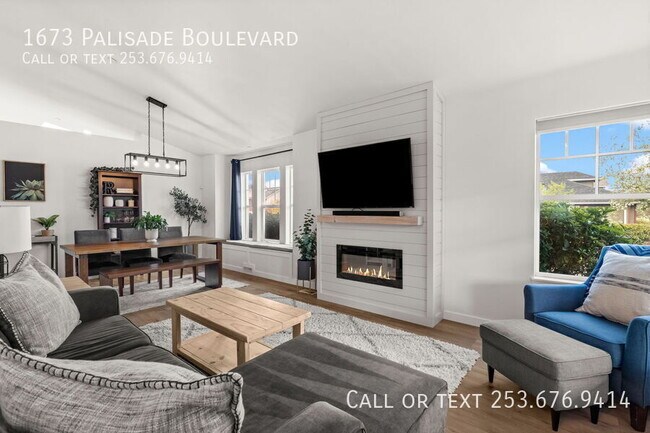 Building Photo - 1673 Palisade Blvd