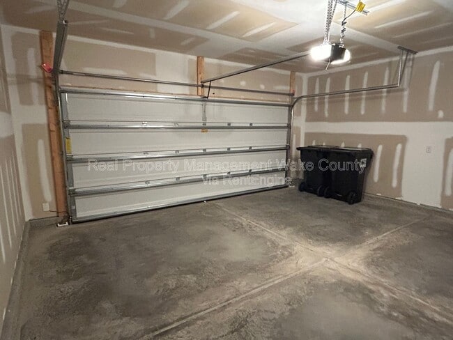 Building Photo - 403 St Clair Dr