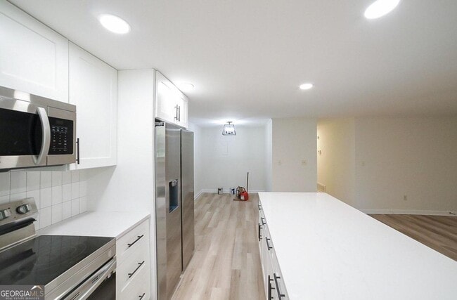 Building Photo - 130 Hight Dr