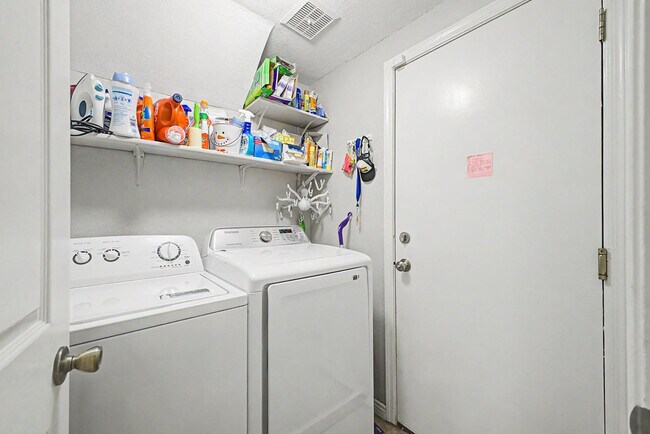 Building Photo - 6730 E Preston St