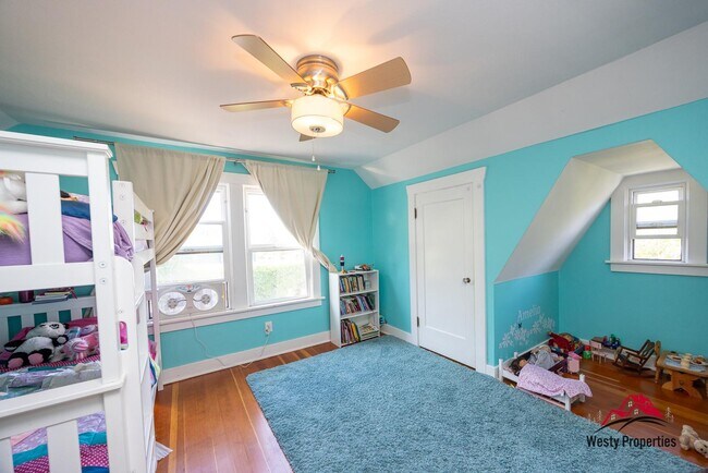 Building Photo - 3637 NE Alameda St