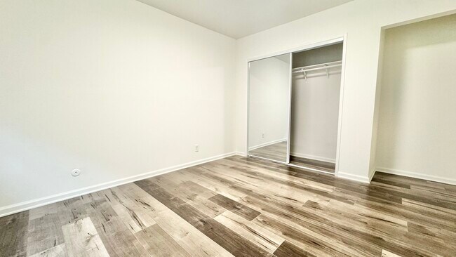 Building Photo - 210 S Coronado St