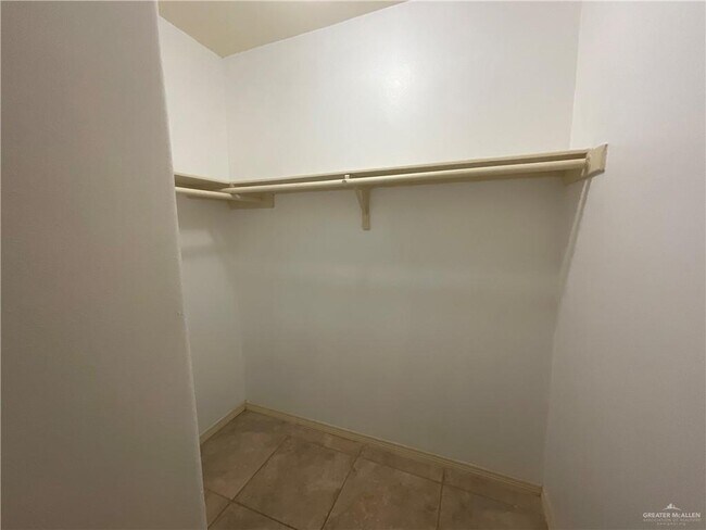 Building Photo - 19 W Garfield Ave