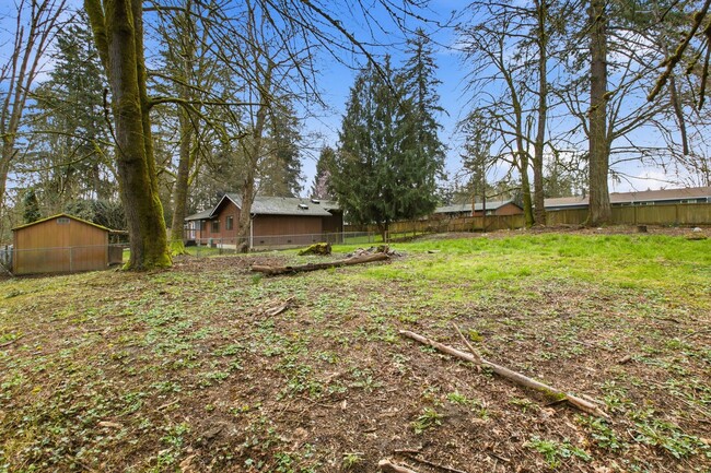 Building Photo - ONE LEVEL LIVING in Peaceful & Private Location!