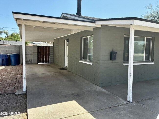 Building Photo - 1041 W 18th St