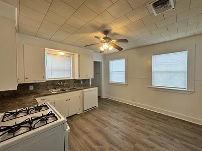 Building Photo - 415 N Doak St