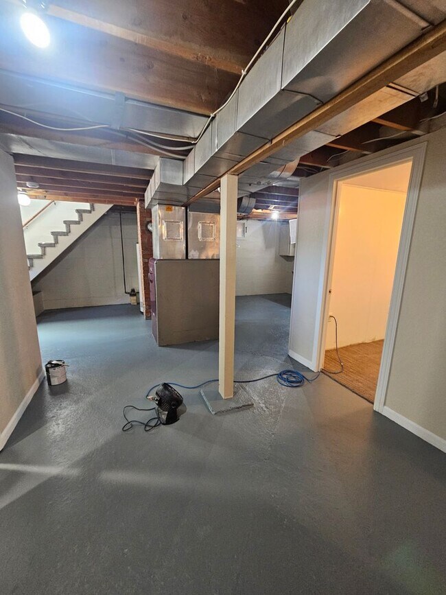 Building Photo - 606 Haines Ave
