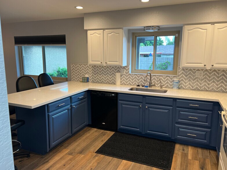 Kitchen - 1324 W 13th St