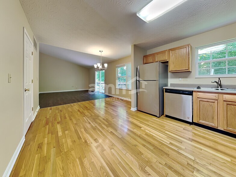 Building Photo - 2132 Lunar Ln