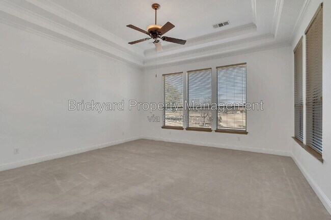 Building Photo - 350 Pine Valley Dr