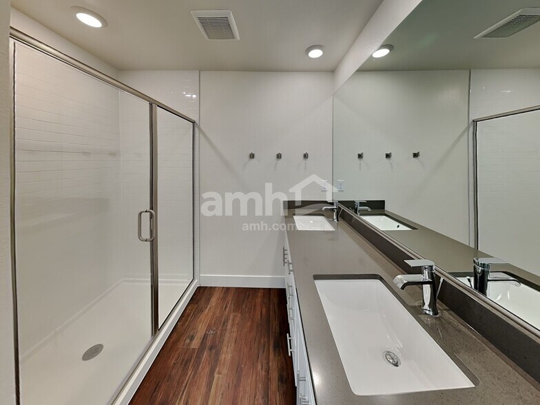 Building Photo - 7668 Mardale Ln
