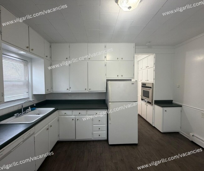 Building Photo - 136 Matteson St