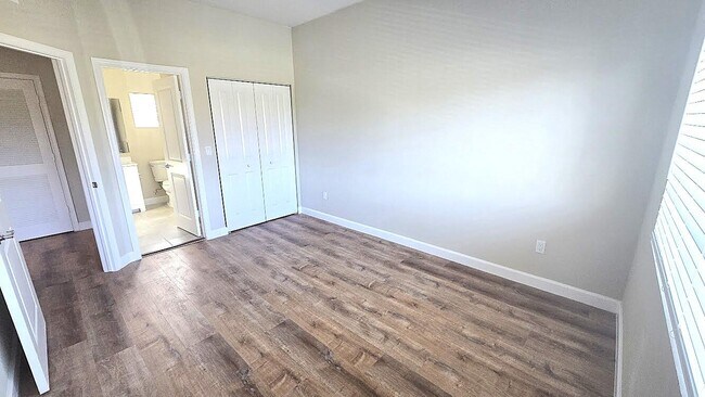 Building Photo - 4955 Serafica Dr