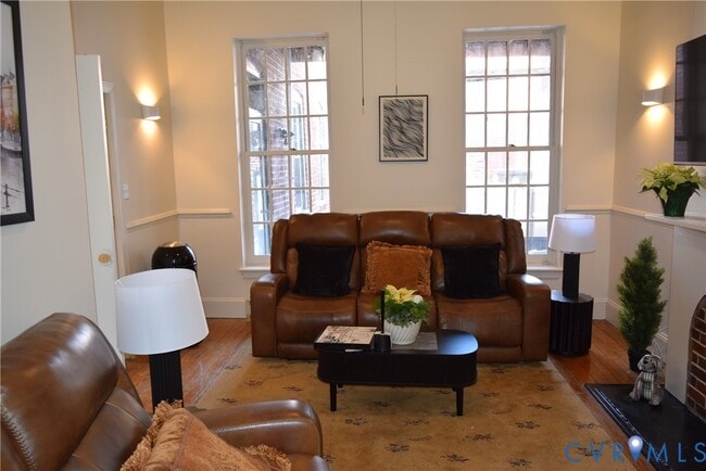 Building Photo - 422 W Clay St